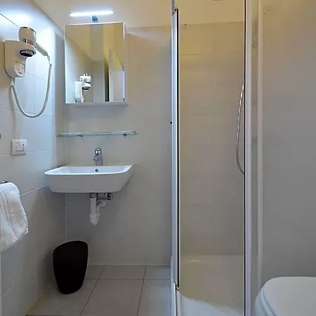 Della Torre Hotell *